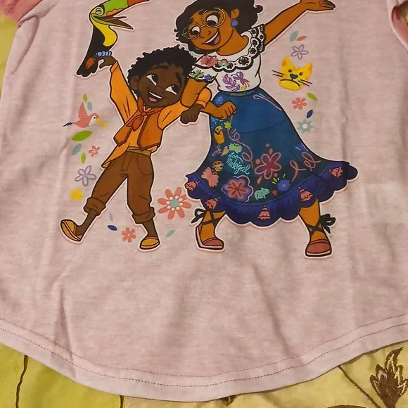 Girls Disney Encanto Pajamas Set - Picture 5 of 8